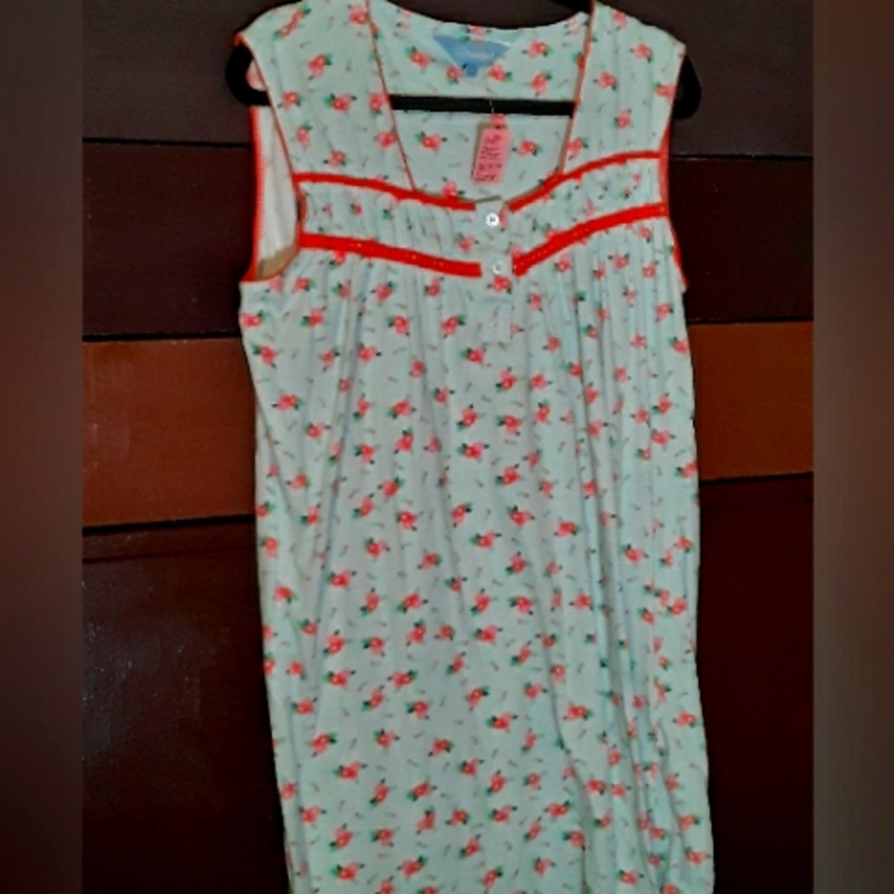 NWOT Gorgeous Dream Crest Large Coral Floral Sleeveless Nightgown